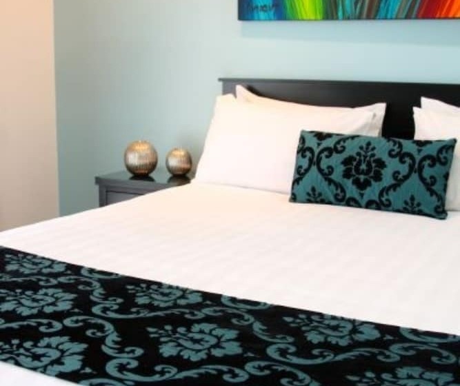 Отель Camelot On Ulster