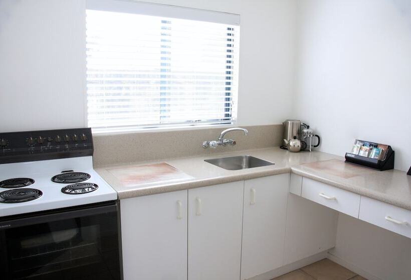 Отель Camelot On Ulster