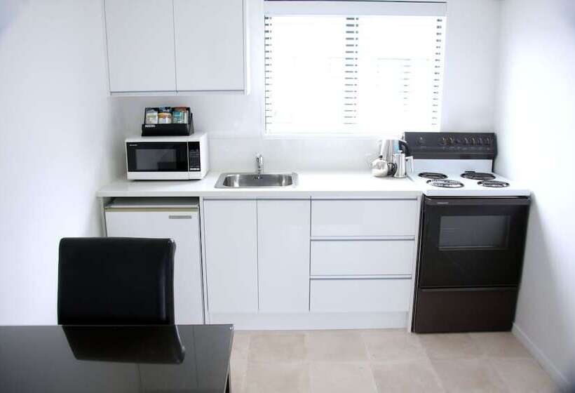 Отель Camelot On Ulster