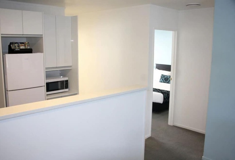 Отель Camelot On Ulster