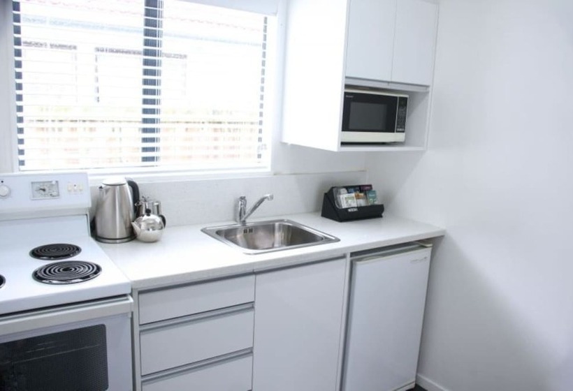 Отель Camelot On Ulster