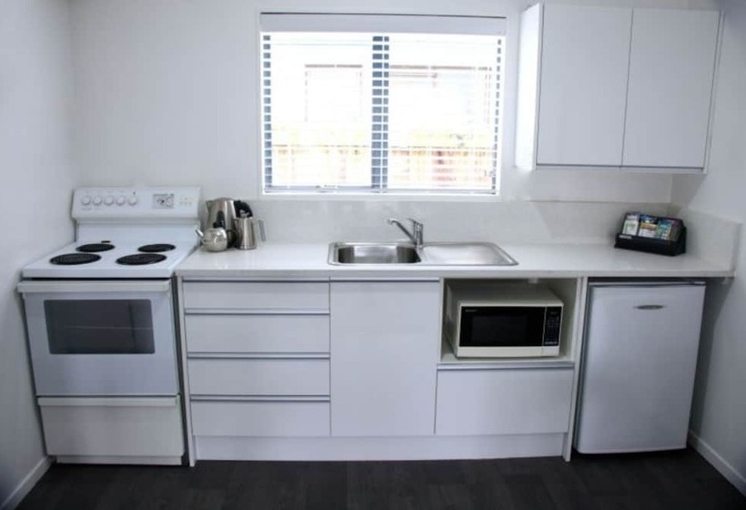 Отель Camelot On Ulster