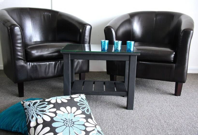 Отель Camelot On Ulster