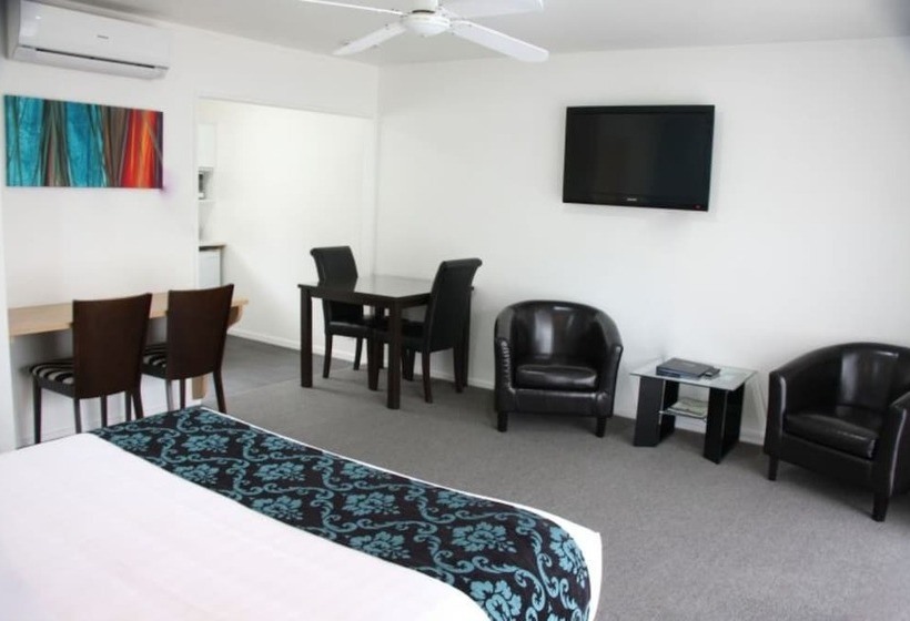 Отель Camelot On Ulster