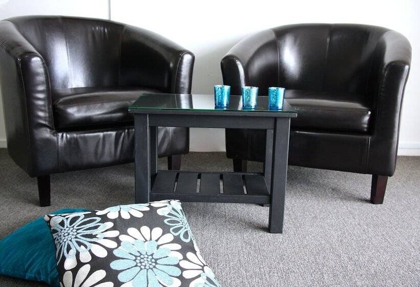 Отель Camelot On Ulster