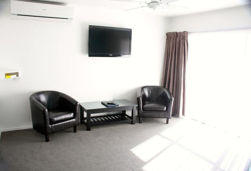 Отель Camelot On Ulster