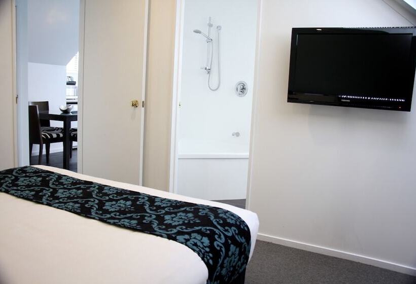 Отель Camelot On Ulster