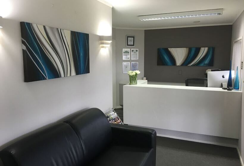 Отель Camelot On Ulster