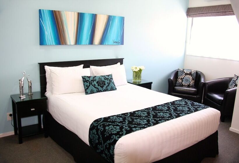 Отель Camelot On Ulster