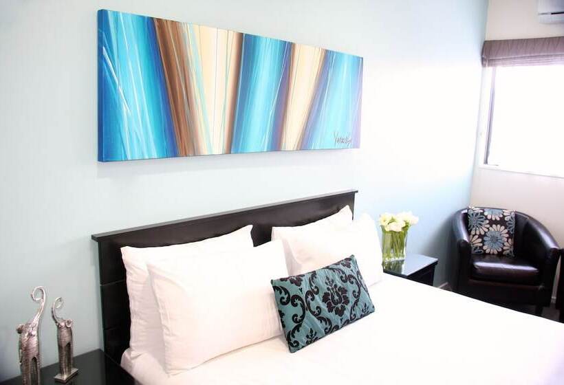 Отель Camelot On Ulster