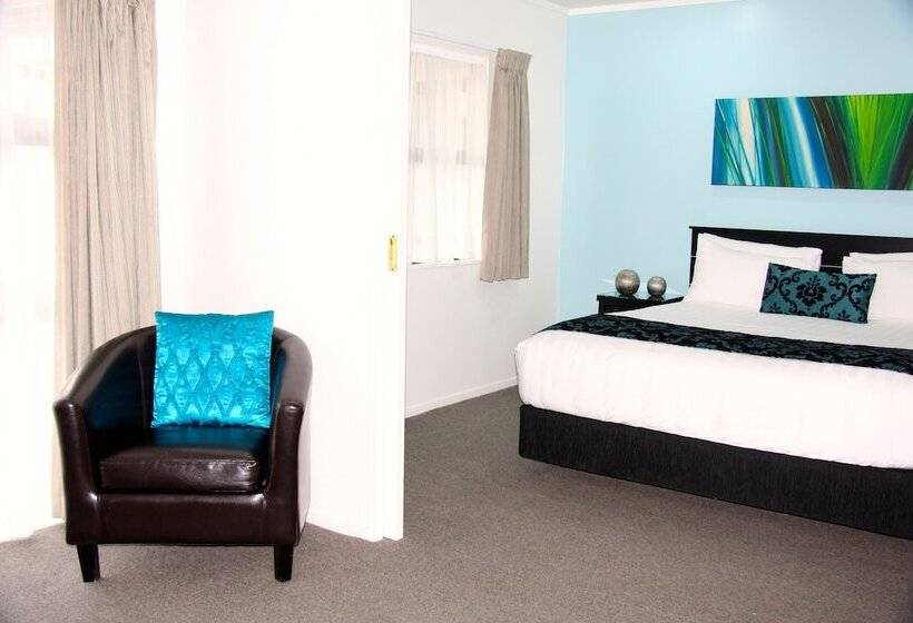 Отель Camelot On Ulster