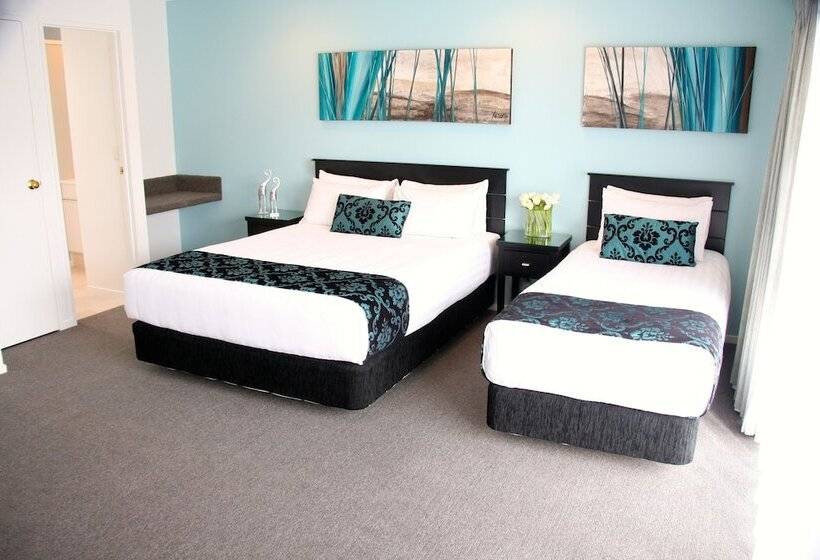 Отель Camelot On Ulster