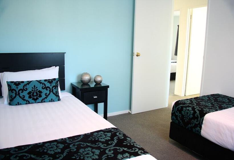 Отель Camelot On Ulster