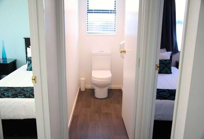 Отель Camelot On Ulster