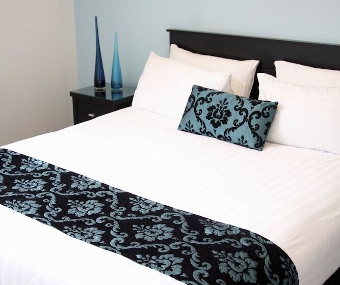 Отель Camelot On Ulster