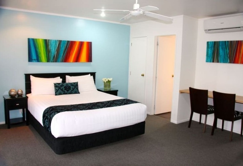 Отель Camelot On Ulster