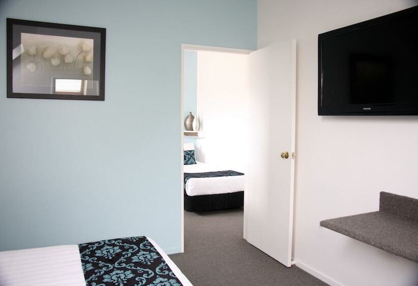 Отель Camelot On Ulster