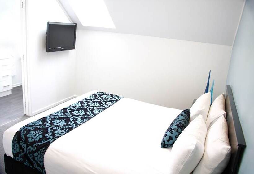 Отель Camelot On Ulster