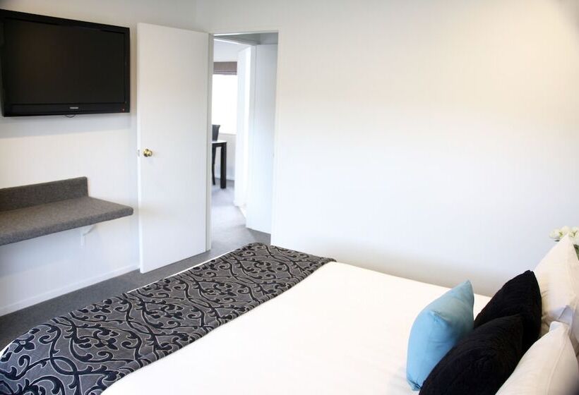 Отель Camelot On Ulster