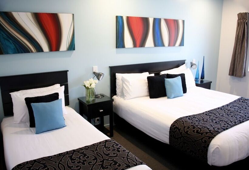 Отель Camelot On Ulster