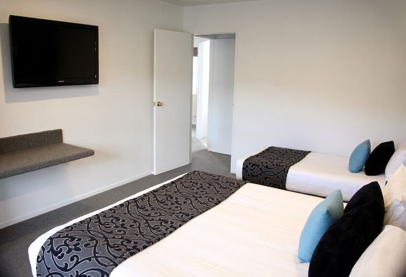 Отель Camelot On Ulster