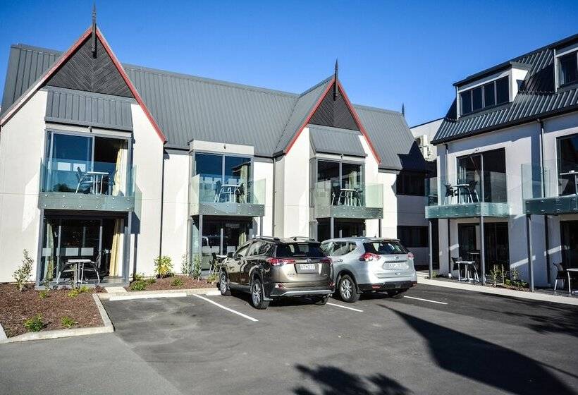 هتل Carnmore Chateau Marlborough