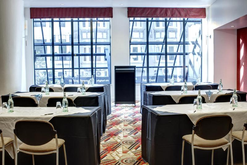 בית מלון כפרי Adina Citylife Auckland