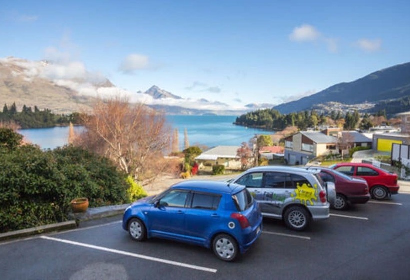 Отель Earnslaw Lodge