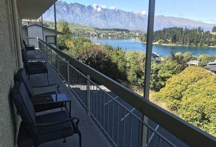 Отель Earnslaw Lodge