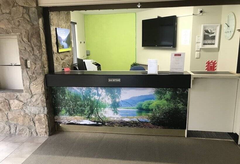 Отель Earnslaw Lodge