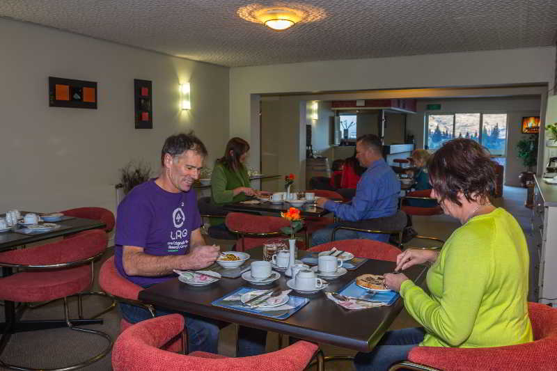 Отель Earnslaw Lodge