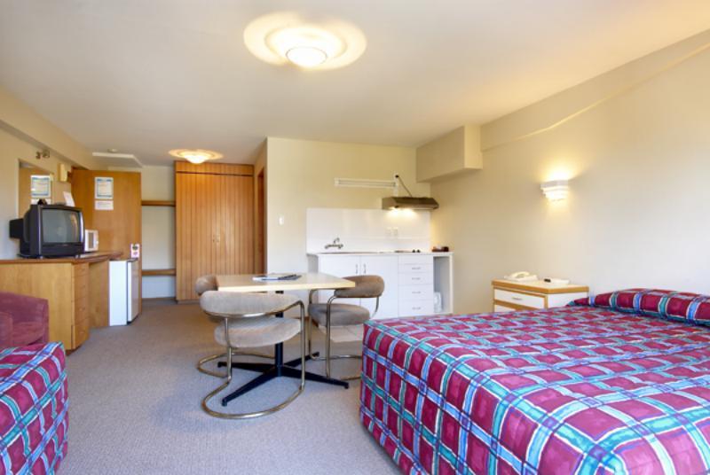 Отель Earnslaw Lodge