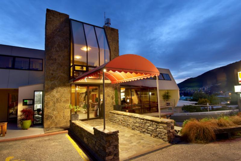 Отель Earnslaw Lodge