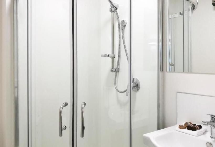 Отель The Hibernian Studio Apartments   4 Latter Street