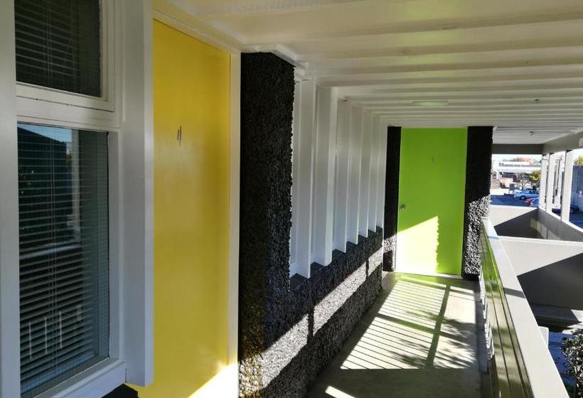 בית מלון כפרי The Hibernian Studio Apartments   4 Latter Street