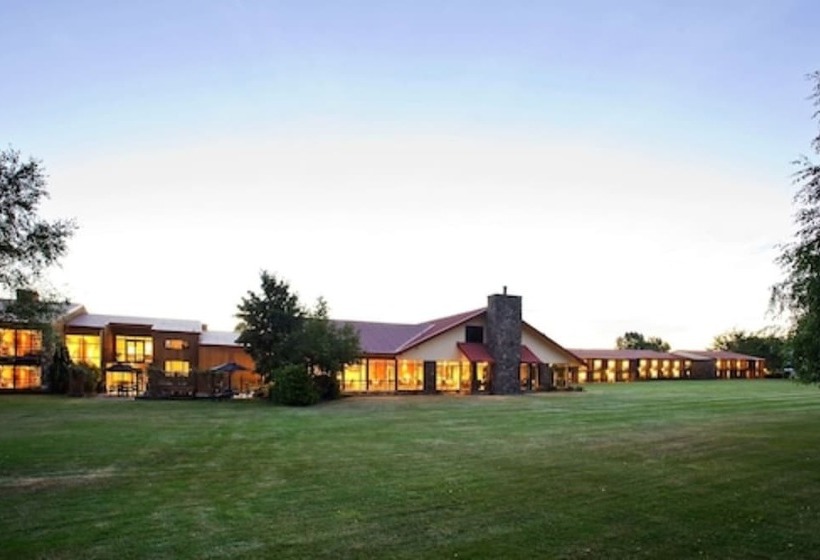 Отель Distinction Mackenzie Country