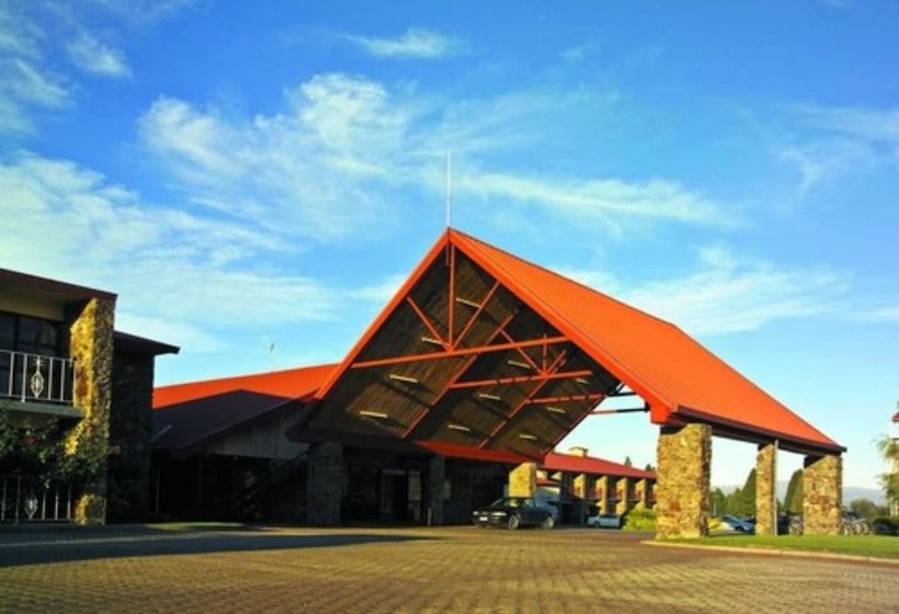 Отель Distinction Mackenzie Country