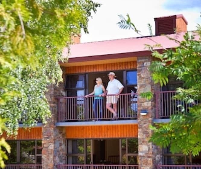 Отель Distinction Mackenzie Country