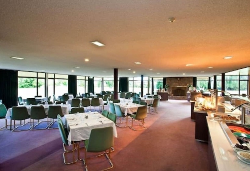 Отель Distinction Mackenzie Country