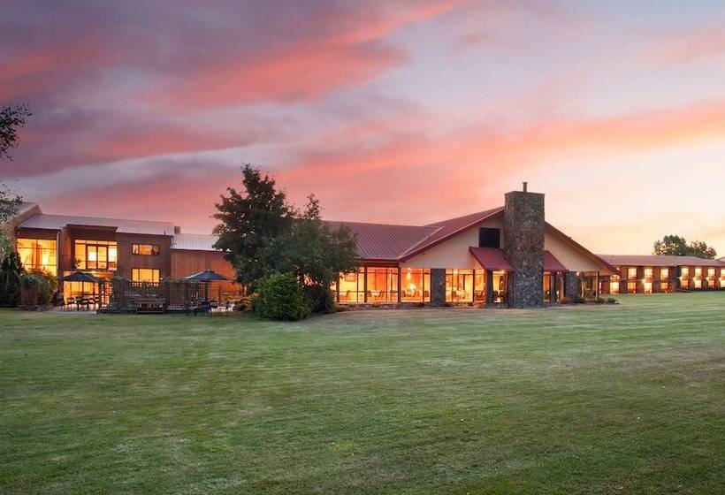 Отель Distinction Mackenzie Country