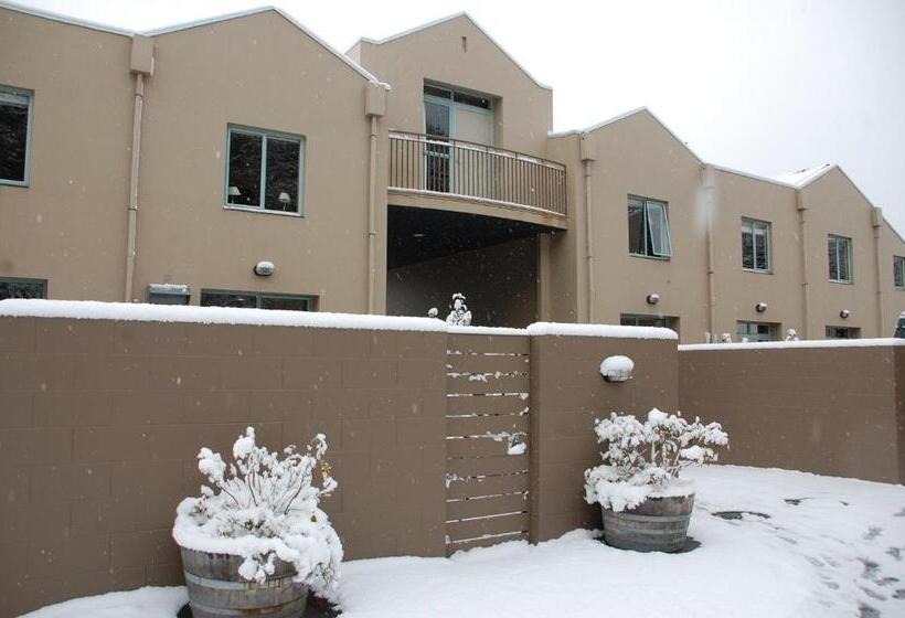 Отель Queenstown Gateway Apartments