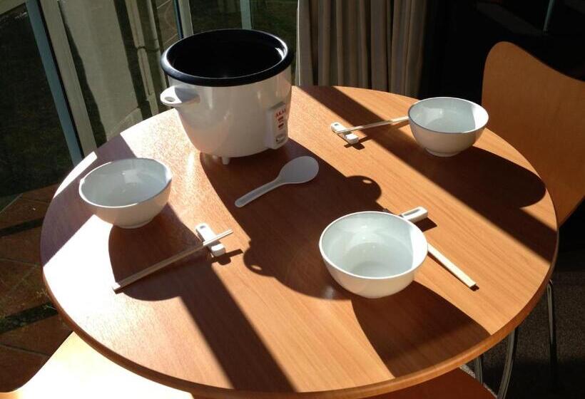 Отель Queenstown Gateway Apartments