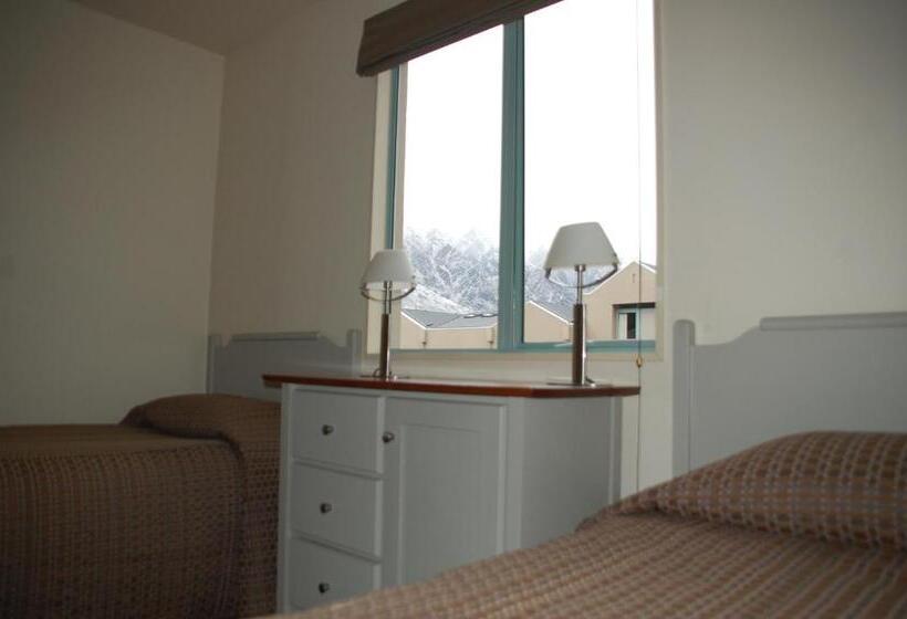 Отель Queenstown Gateway Apartments