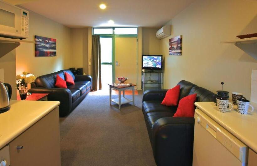 Отель Queenstown Gateway Apartments