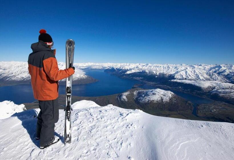 Отель Queenstown Gateway Apartments