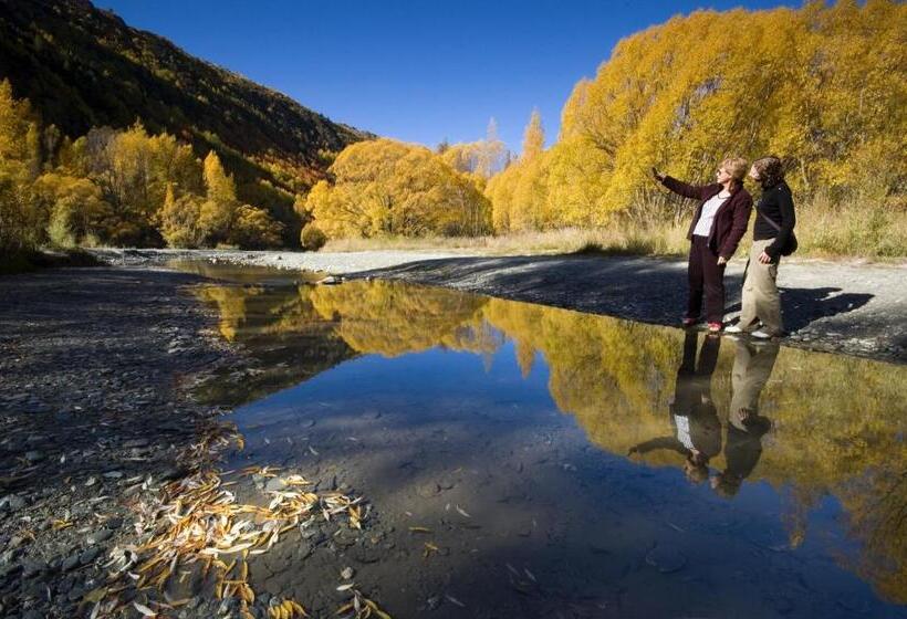 Отель Queenstown Gateway Apartments
