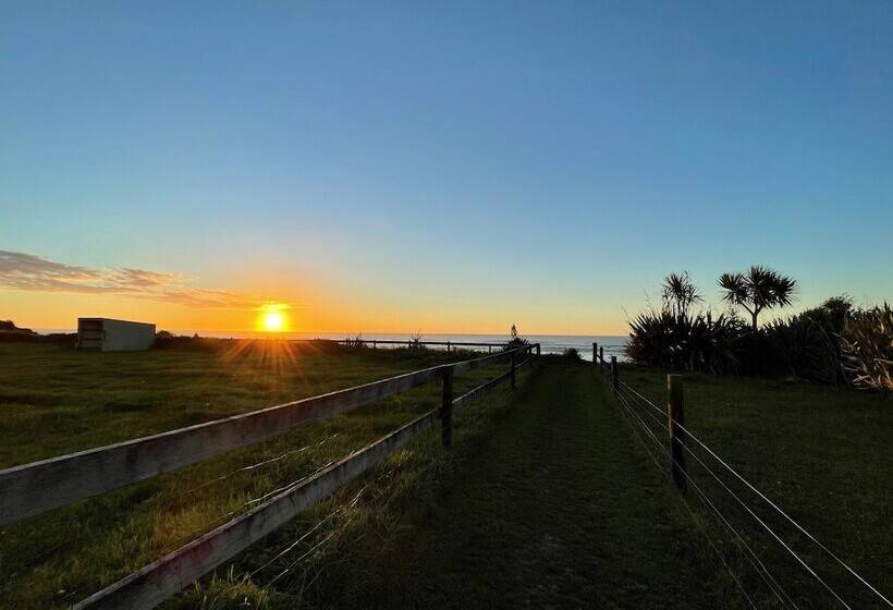 هتل Shining Star Beachfront Accommodation