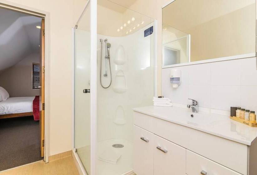 فندق Twin Peaks Lakeside Inn