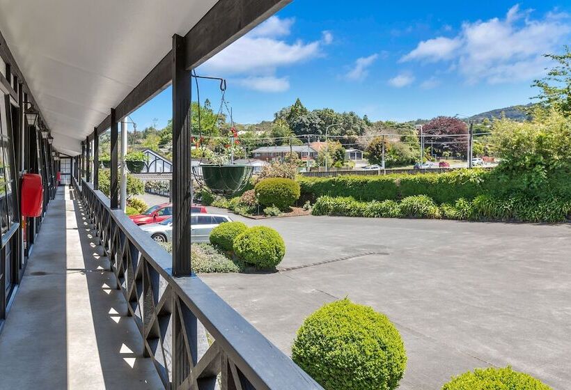 Kingswood Manor Motel