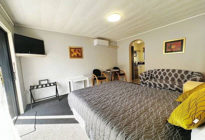 Kingswood Manor Motel